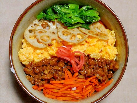 レトルトチキンハンバーグで作る簡単そぼろ丼